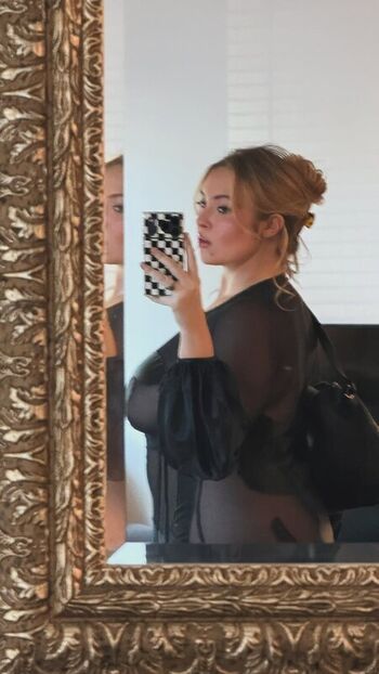 Full leaked Erinmhk page private onlyfans photo