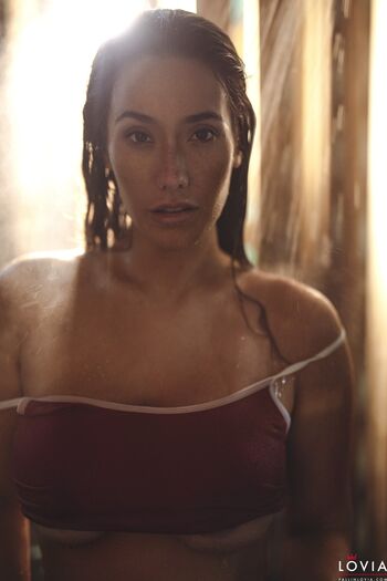 Eva Lovia