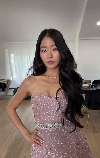Full leaked Evelyn ha page private onlyfans photo