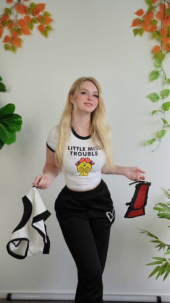 Full leaked Evie leemikomin private onlyfans photo