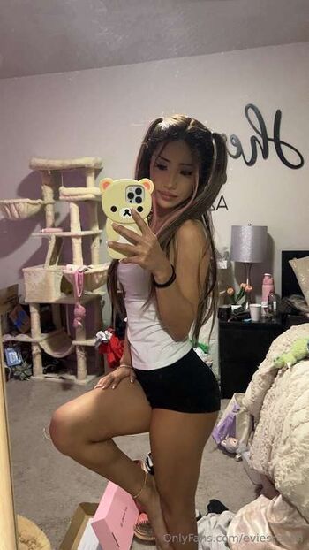 Full leaked Eviesrealm private onlyfans photo