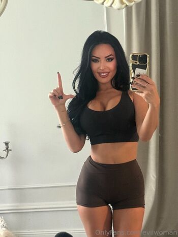 Full leaked Evil woman private onlyfans photo