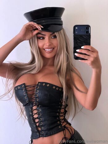 Full leaked Evil woman private onlyfans photo