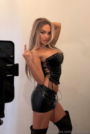 Full leaked Evil woman private onlyfans photo