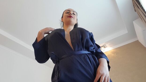 Ezada Sinn