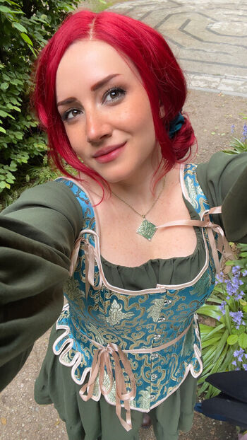 Ezy Summers Cosplay