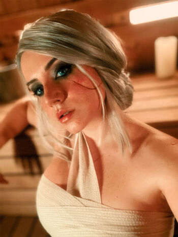 Ezy Summers Cosplay