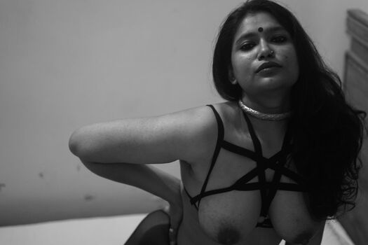 Full leaked Famil faiza private onlyfans photo