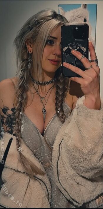 Full leaked Farbenfuchs private onlyfans photo