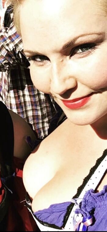 Full leaked Fatalgothmom private onlyfans photo