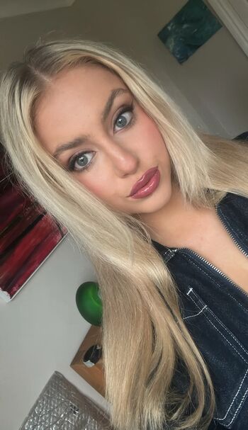 Full leaked Fayehanson private onlyfans photo