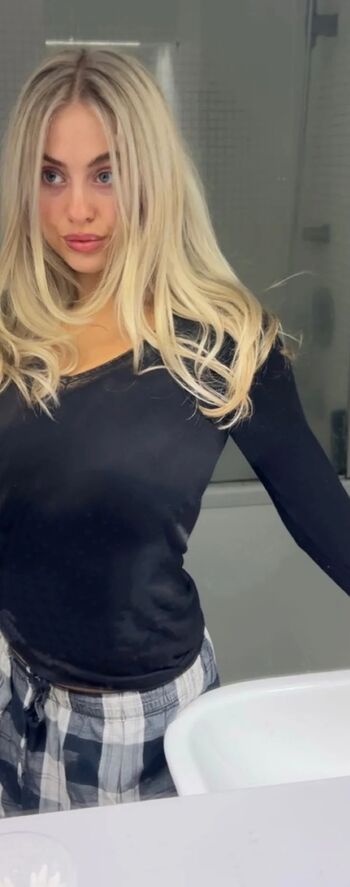 Full leaked Fayehanson private onlyfans photo