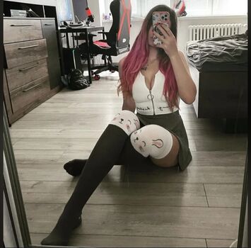 feetbycheeky