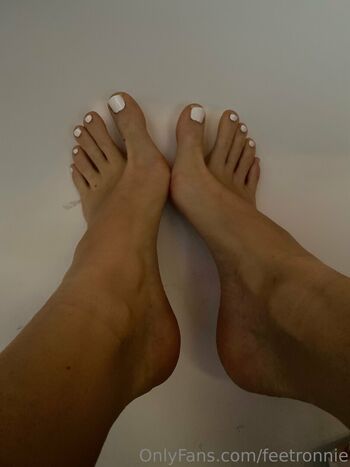Full leaked Feetronnie private onlyfans photo