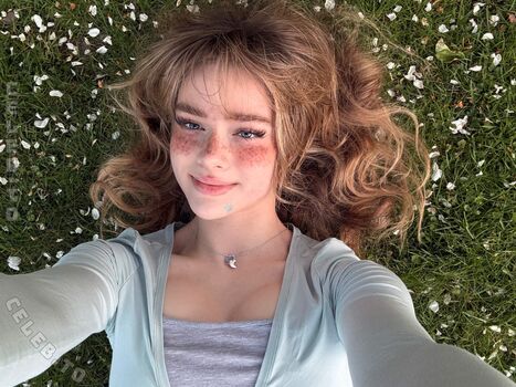 Full leaked Felinenyaa private onlyfans photo