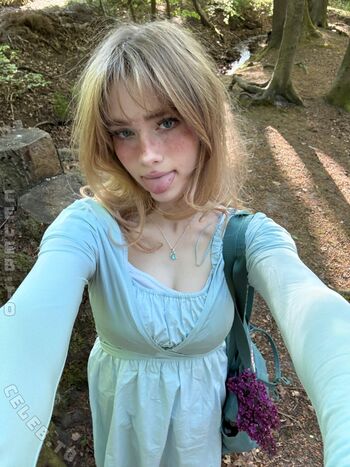 Full leaked Felinenyaa private onlyfans photo