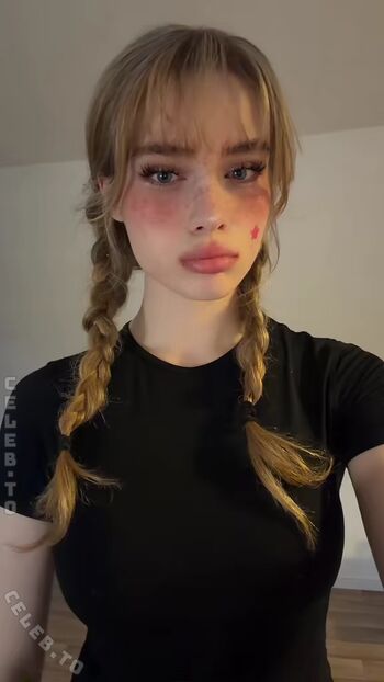 Full leaked Felinenyaa page private onlyfans photo