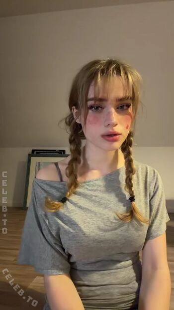 Full leaked Felinenyaa private onlyfans photo