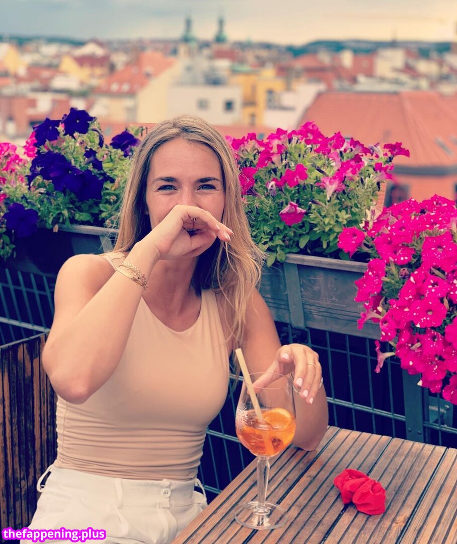 DesJournalistes / Femmes Journalistes / animatrices et autres dans les médias / https: / melanie.nouveauxmedias Nude OnlyFans Photo #75
