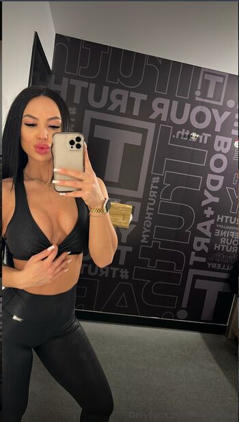 Full leaked Fitbaddiee private onlyfans photo
