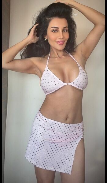 Flora Saini