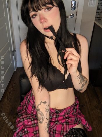 Full leaked Flowerbrat private onlyfans photo