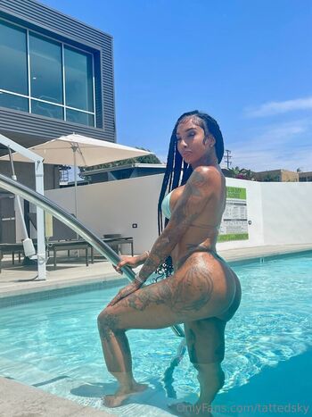 Full leaked Flyyytattedsky private onlyfans photo