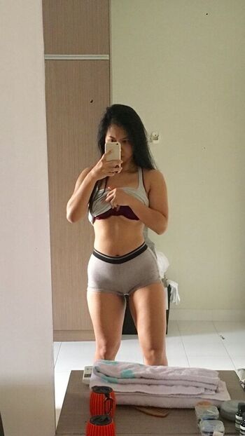 Full leaked Foxypomluvx private onlyfans photo