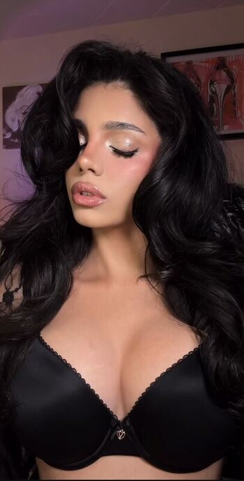 Full leaked Foxyriri private onlyfans photo