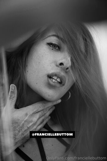 franciellebuttom