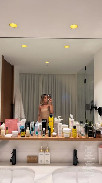 Full leaked Frankie bridge page private onlyfans photo