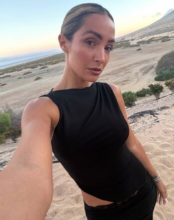 Full leaked Frankie bridge page private onlyfans photo