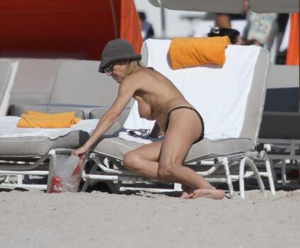 Full leaked French celebrities only singer private onlyfans photo