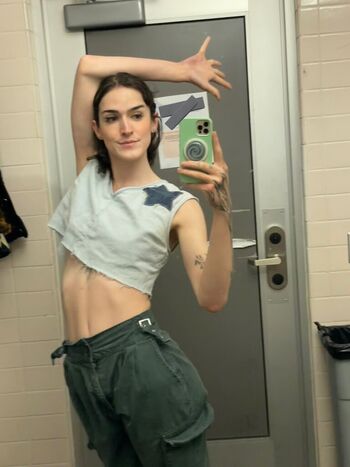 Full leaked Frogsgirls private onlyfans photo