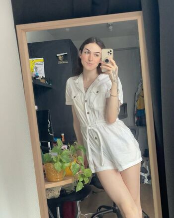 Full leaked Frogsgirls private onlyfans photo