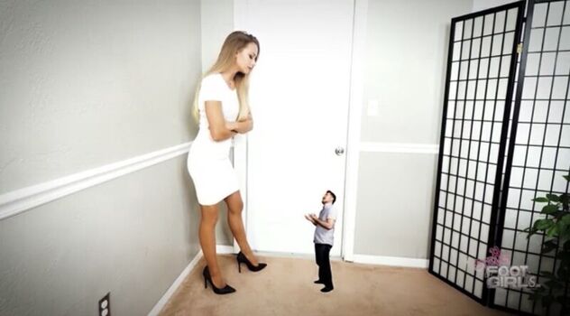 Full leaked Giantess fetish private onlyfans photo