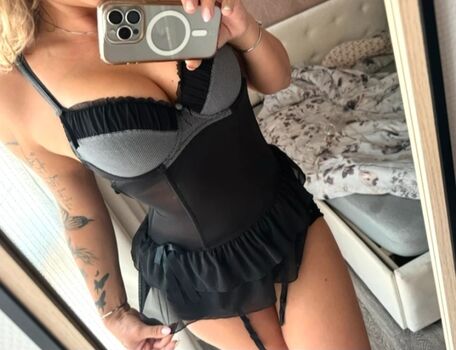 Full leaked Giollia glam private onlyfans photo