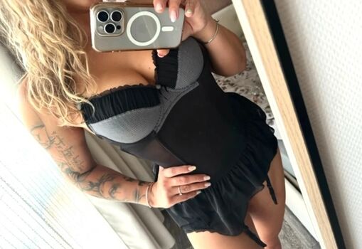 Full leaked Giollia glam private onlyfans photo