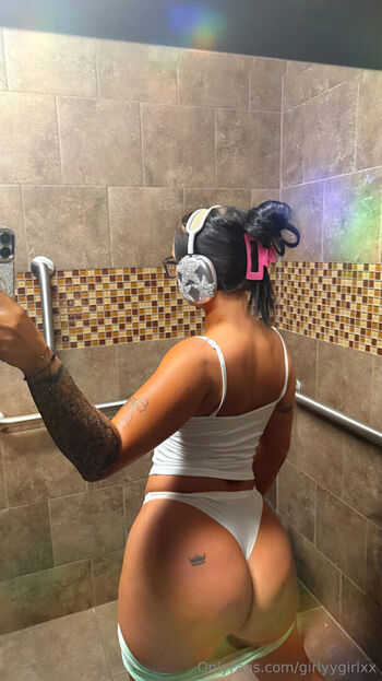 Full leaked Girlyygirlxx private onlyfans photo