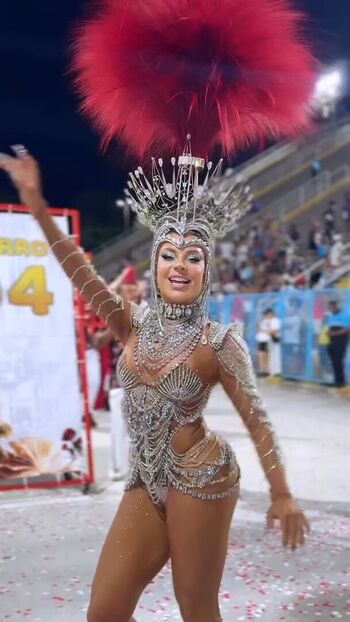 Full leaked Danisaurz/ private onlyfans photo