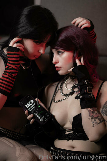 Goth.anime.girlfriend