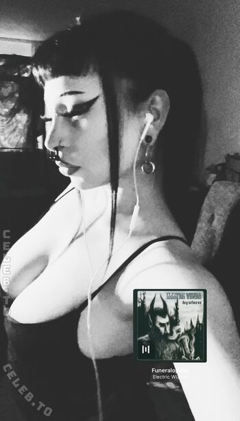 Full leaked Gothminze private onlyfans photo