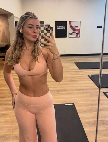 Full leaked Gracemenzies private onlyfans photo