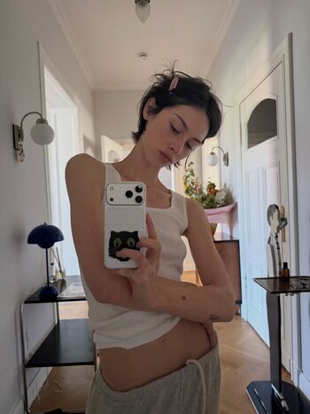 Full leaked Gracie abrams private onlyfans photo