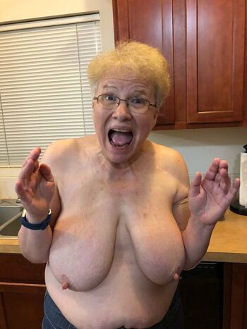 Full leaked Granny boob private onlyfans photo