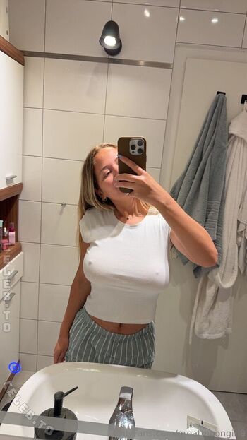 Full leaked Greatmoongirl  page private onlyfans photo