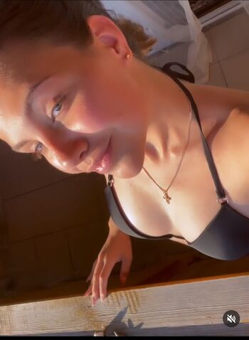 Full leaked Grl qnn private onlyfans photo