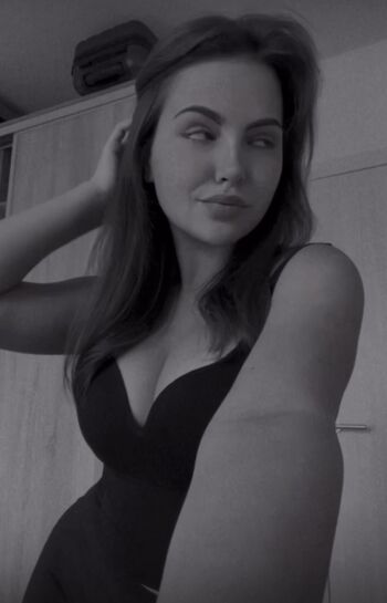 Full leaked Grl qnn private onlyfans photo