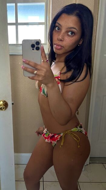 Full leaked Guapunzel private onlyfans photo