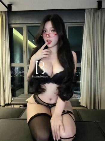 Full leaked Ha my duyen page private onlyfans photo